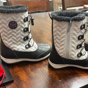 Totes Black and White Quilted Winter Boots